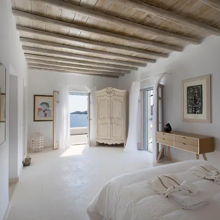 Willa Casadei Pool 4-bdr Sea View 'anemos' & 'petra' With Nighttime Security Guard *