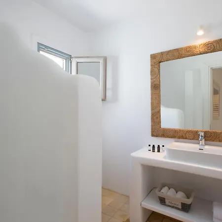 Willa Casadei Pool 4-bdr Sea View 'anemos' & 'petra' With Nighttime Security Guard